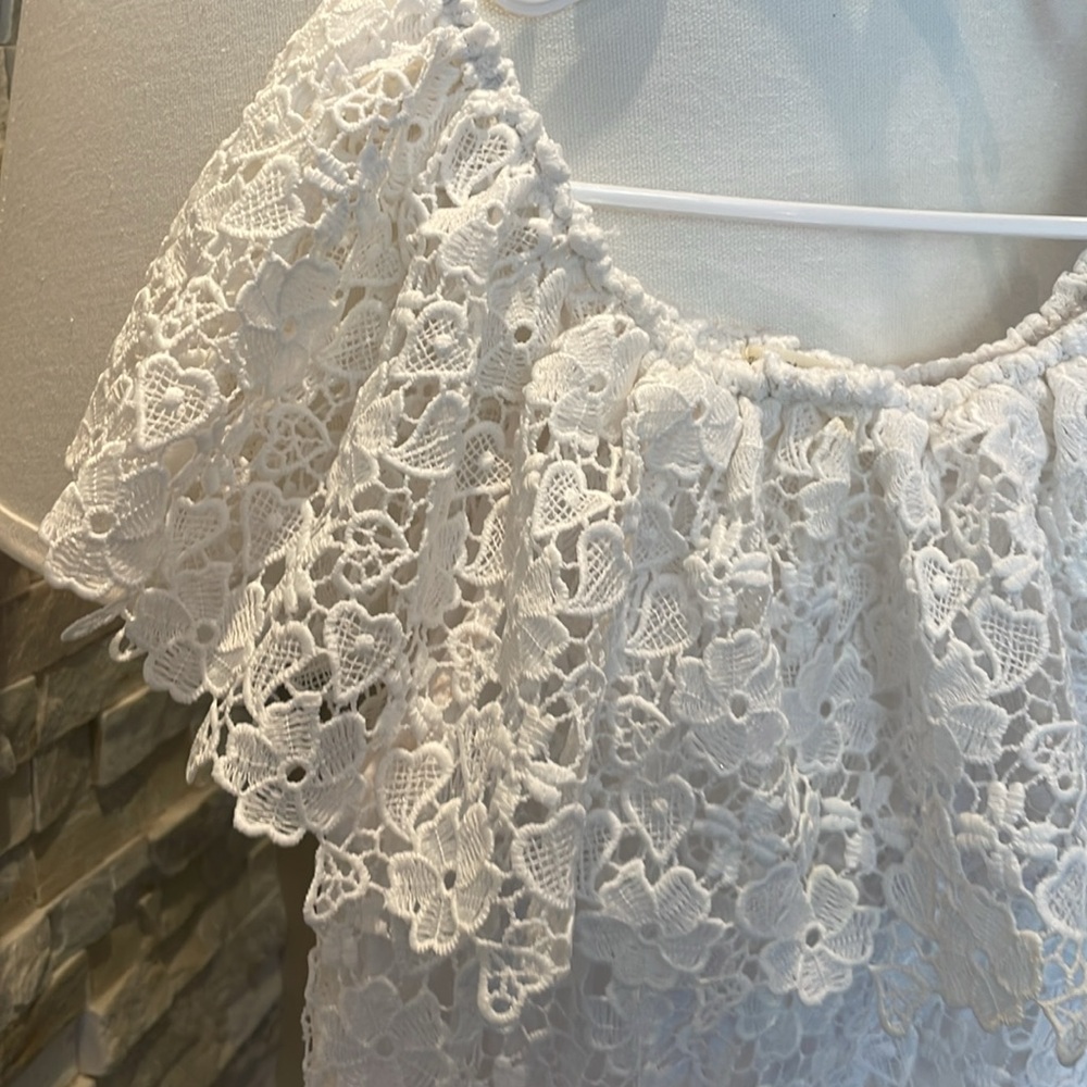 Elegant White Lace Off-Shoulder Dress - Picture 2 of 5
